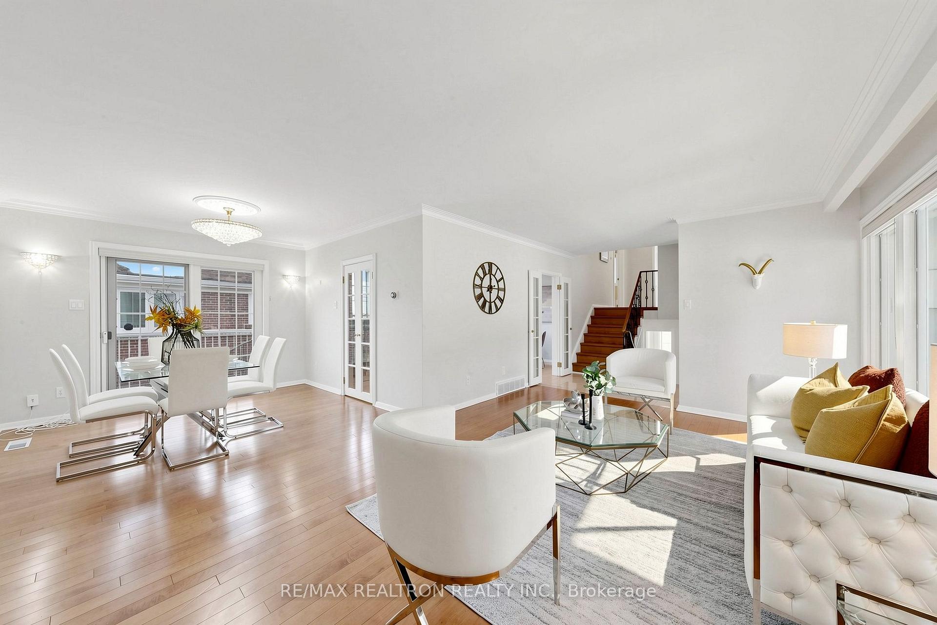 Photo 10 of 18 Olsen Drive, North York, Parkwoods-Donalda — HOMEH