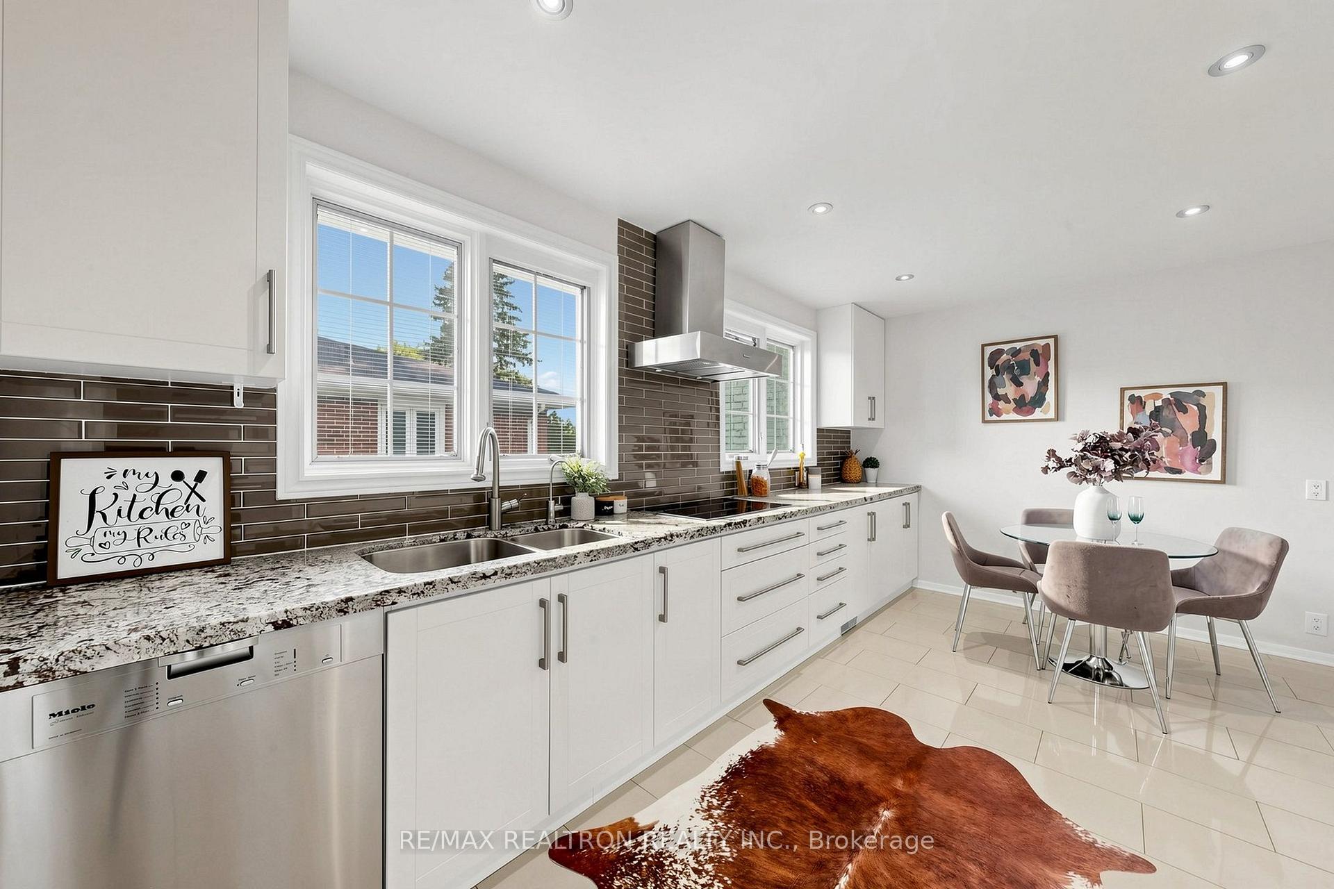Photo 15 of 18 Olsen Drive, North York, Parkwoods-Donalda — HOMEH