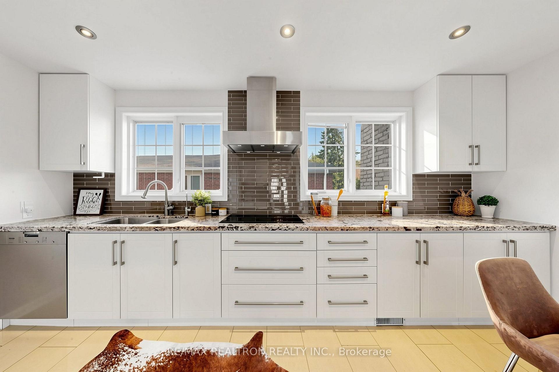 Photo 16 of 18 Olsen Drive, North York, Parkwoods-Donalda — HOMEH