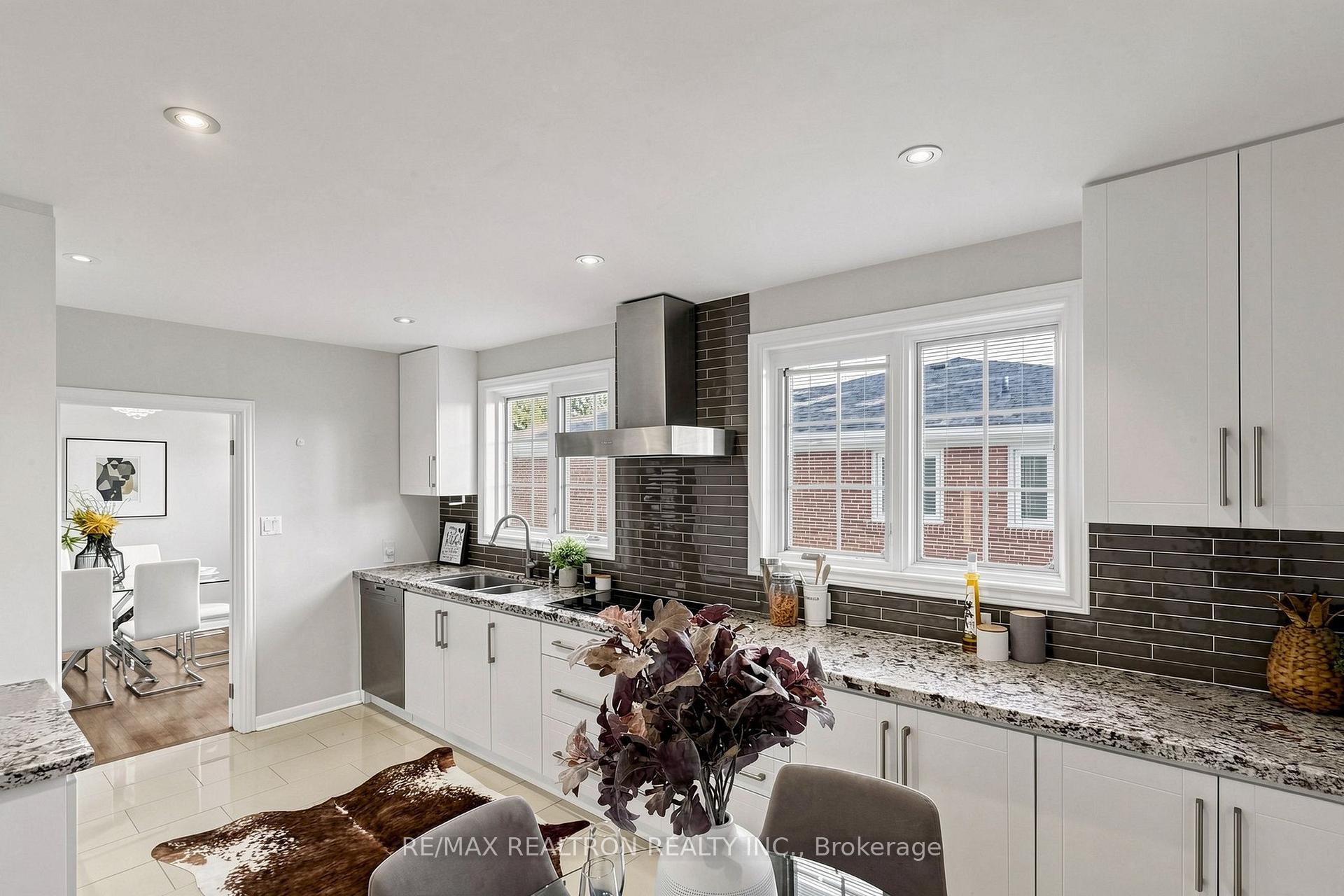 Photo 17 of 18 Olsen Drive, North York, Parkwoods-Donalda — HOMEH
