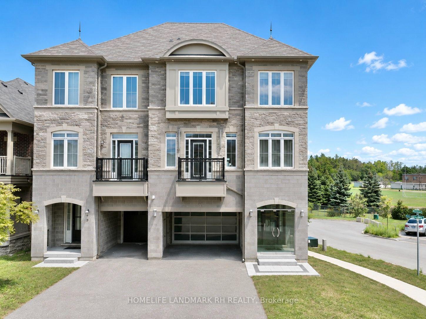 Photo 1 of 11 Lorne Glen Street, Markham, Berczy — HOMEH