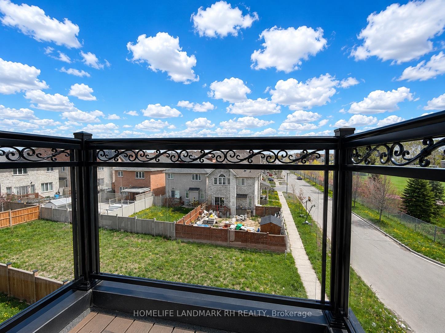 Photo 39 of 11 Lorne Glen Street, Markham, Berczy — HOMEH