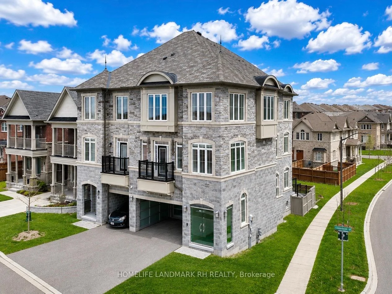 Photo 7 of 11 Lorne Glen Street, Markham, Berczy — HOMEH