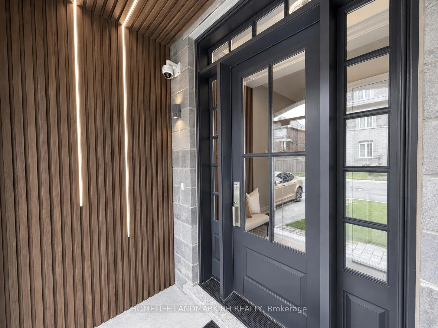 Photo 9 of 11 Lorne Glen Street, Markham, Berczy — HOMEH