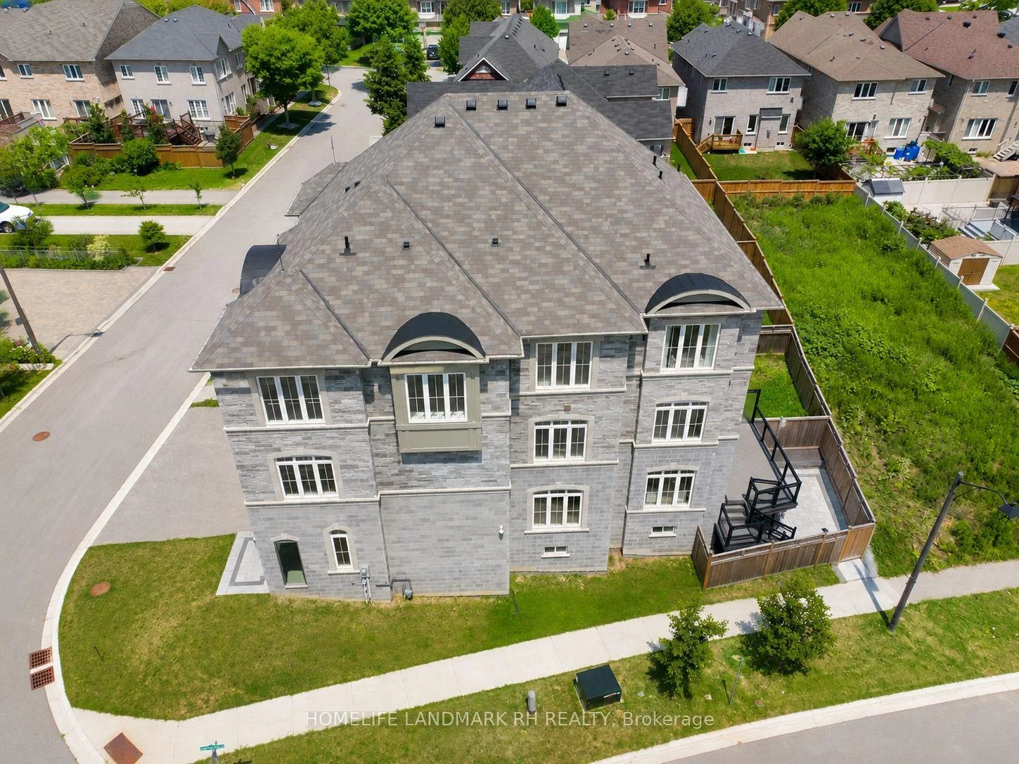 Photo 52 of 11 Lorne Glen Street, Markham, Berczy — HOMEH