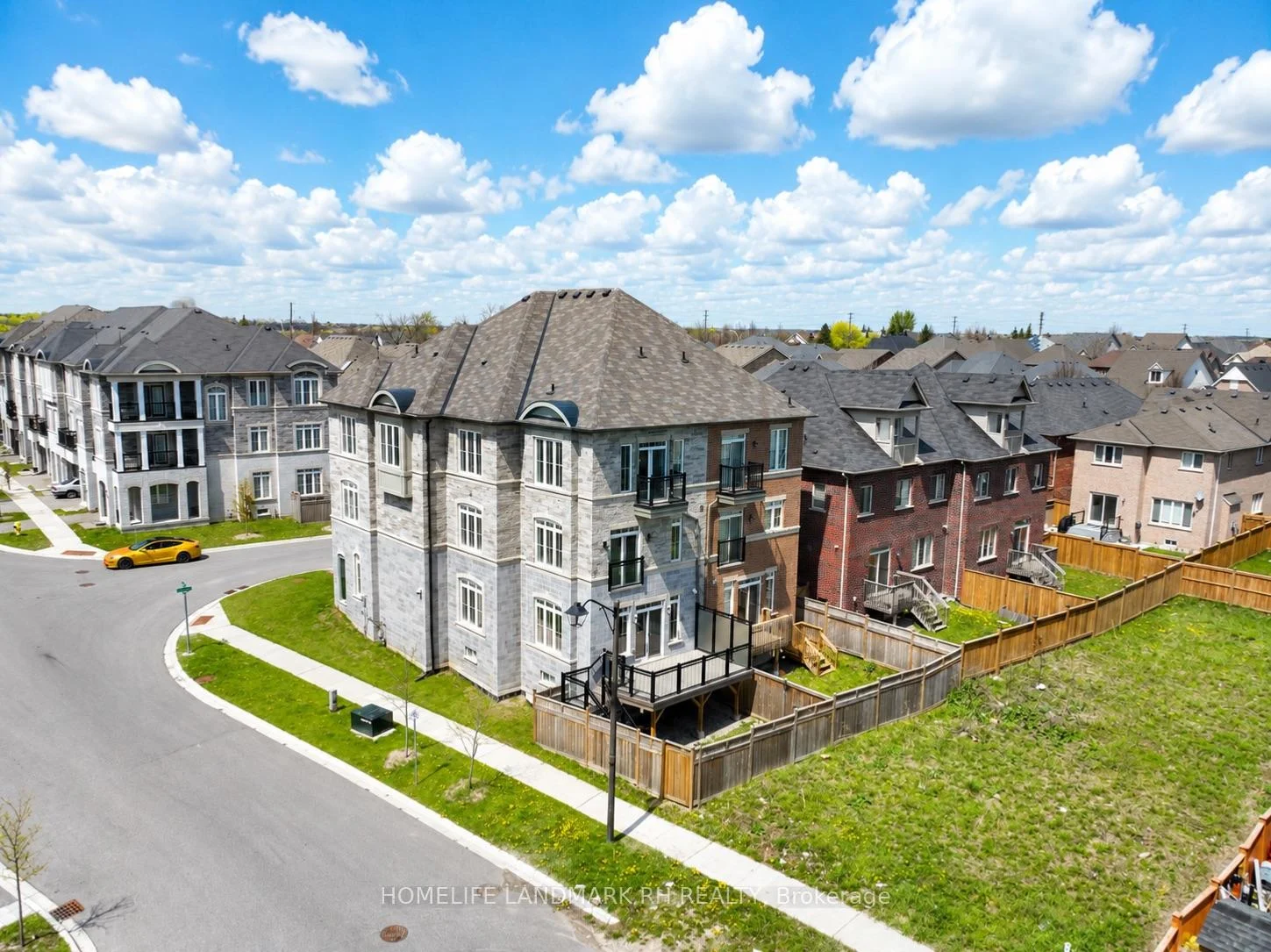 Photo 54 of 11 Lorne Glen Street, Markham, Berczy — HOMEH