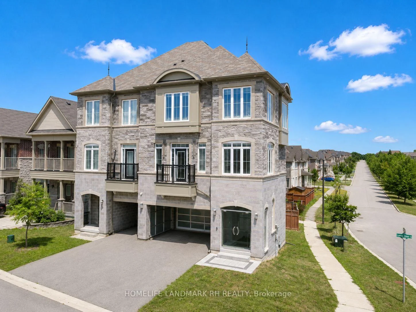 Photo 60 of 11 Lorne Glen Street, Markham, Berczy — HOMEH