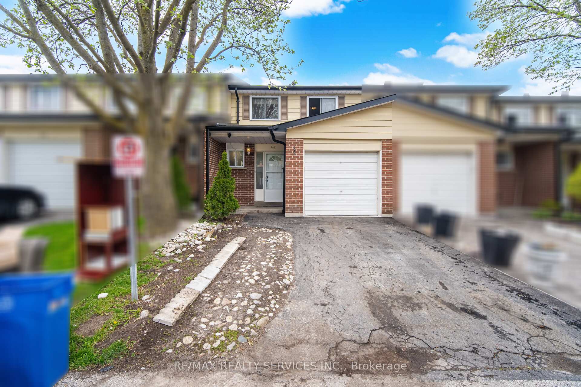 Photo 5 of Unit 47, 43 Vodden Court, Brampton, Brampton North — HOMEH