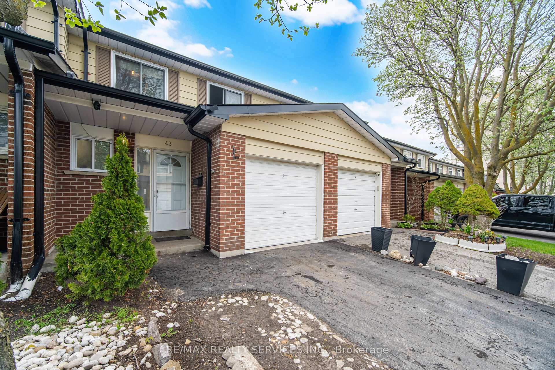 Photo 7 of Unit 47, 43 Vodden Court, Brampton, Brampton North — HOMEH