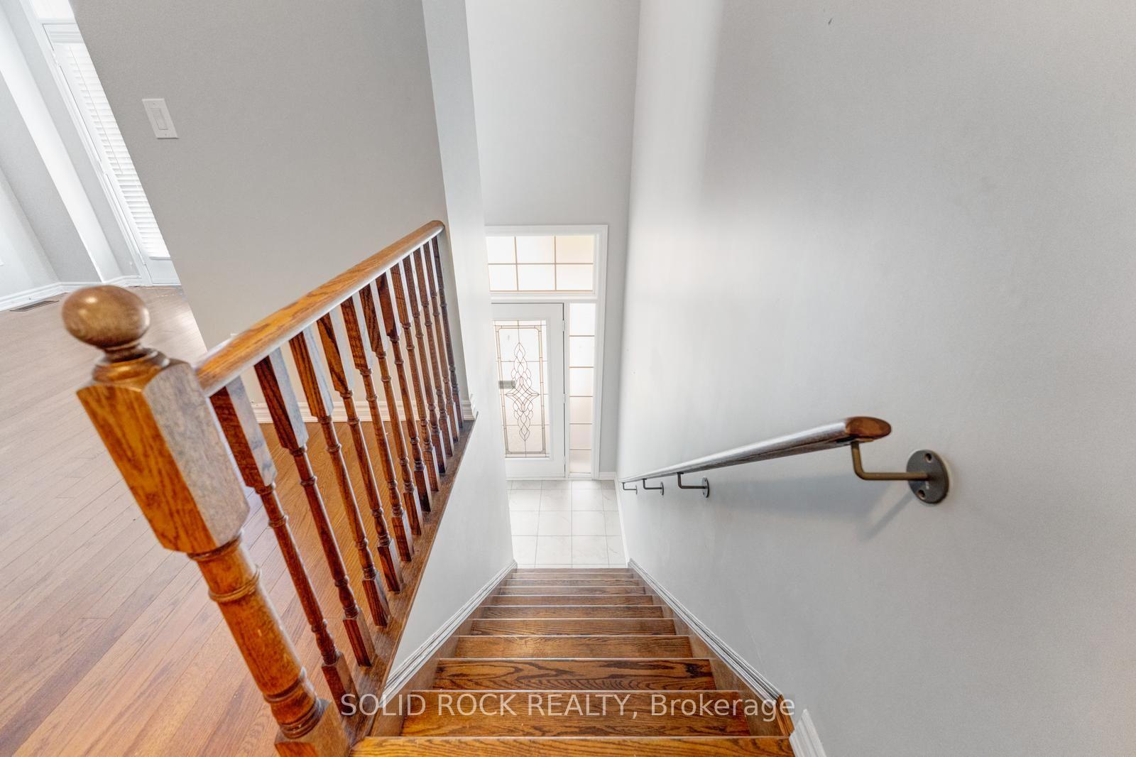 Photo 5 of 142 Farooq Boulevard S, Vaughan, Vellore Village — HOMEH