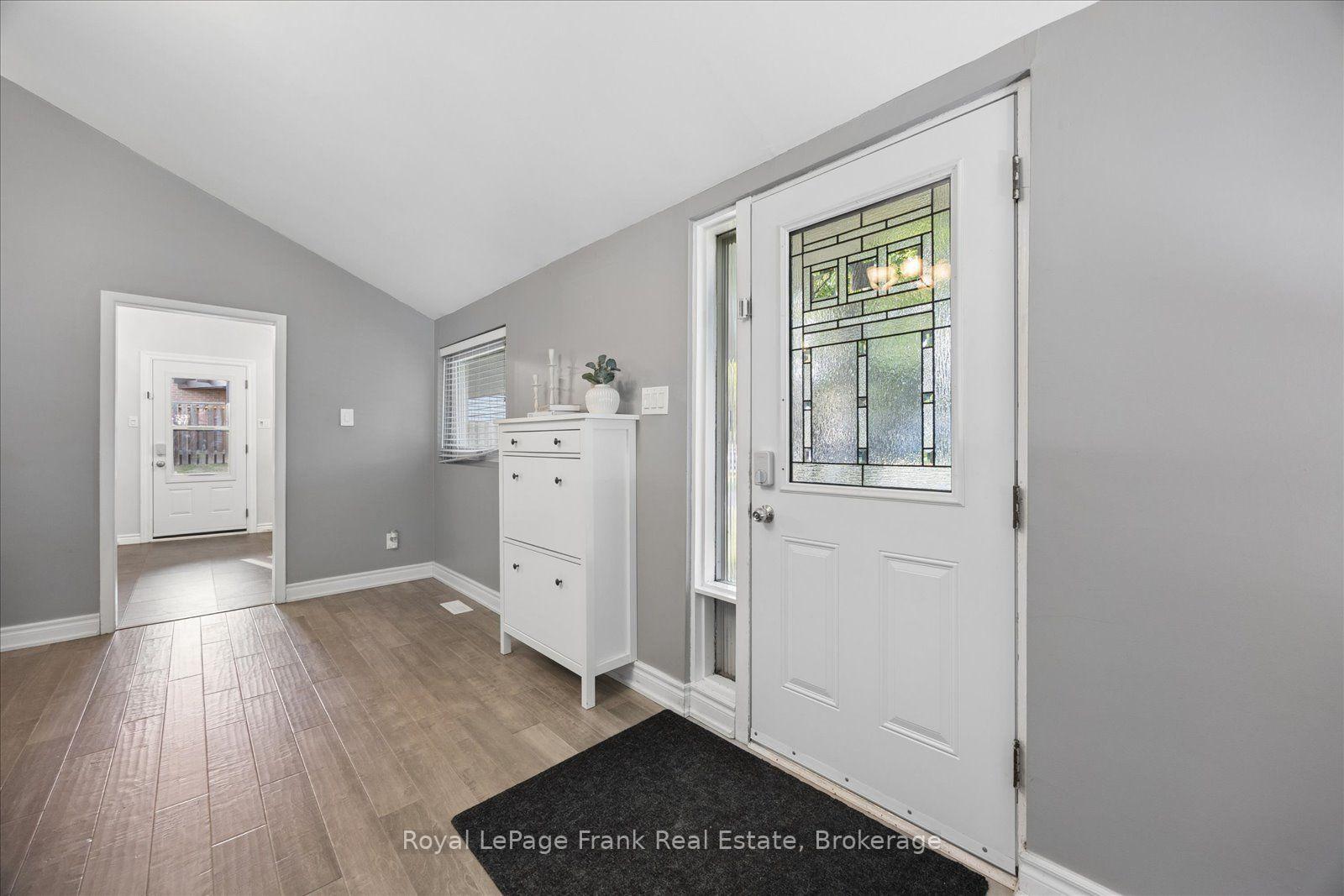 Photo 4 of 2 Rosswood Crescent, Scarborough, Bendale — HOMEH