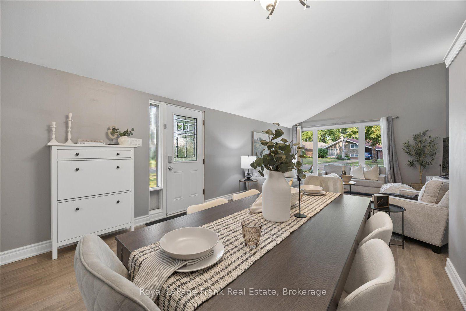 Photo 7 of 2 Rosswood Crescent, Scarborough, Bendale — HOMEH