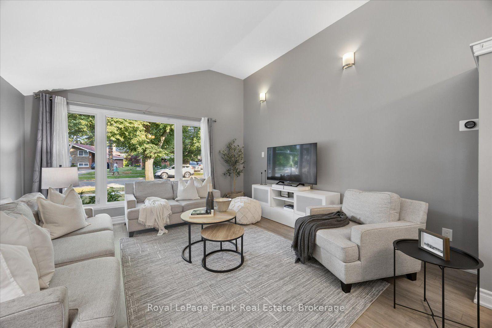 Photo 1 of 2 Rosswood Crescent, Scarborough, Bendale — HOMEH