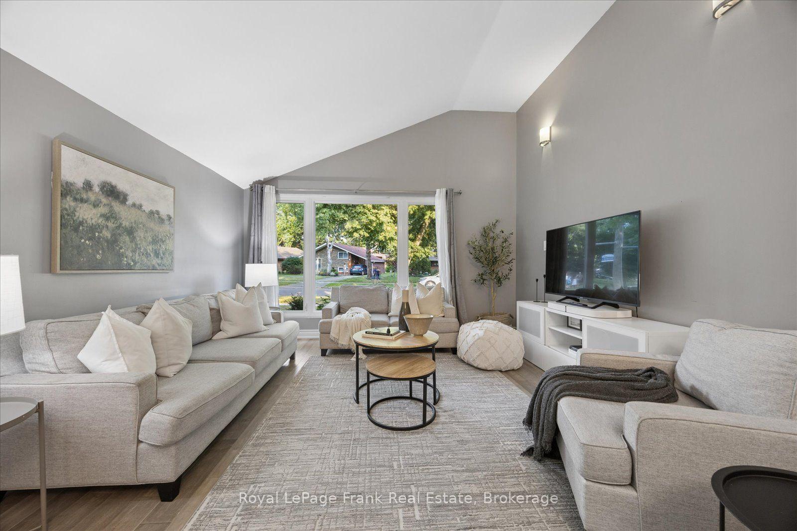Photo 9 of 2 Rosswood Crescent, Scarborough, Bendale — HOMEH