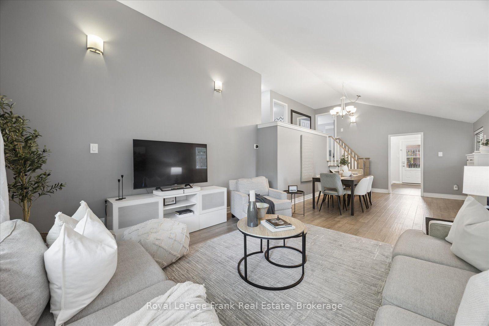 Photo 10 of 2 Rosswood Crescent, Scarborough, Bendale — HOMEH