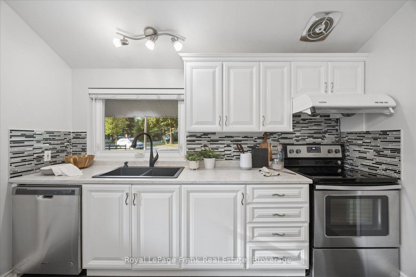 Photo 14 of 2 Rosswood Crescent, Scarborough, Bendale — HOMEH