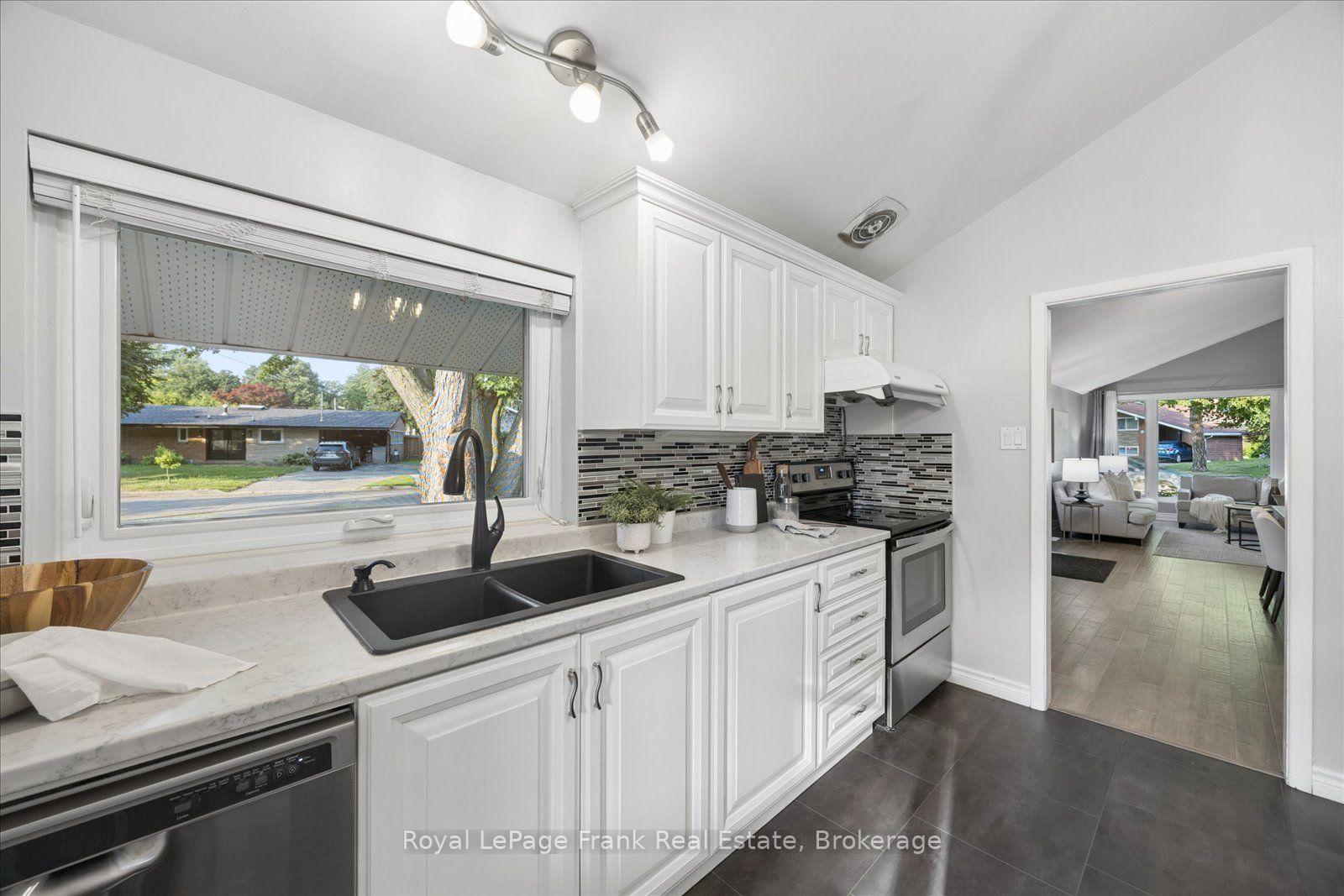 Photo 15 of 2 Rosswood Crescent, Scarborough, Bendale — HOMEH