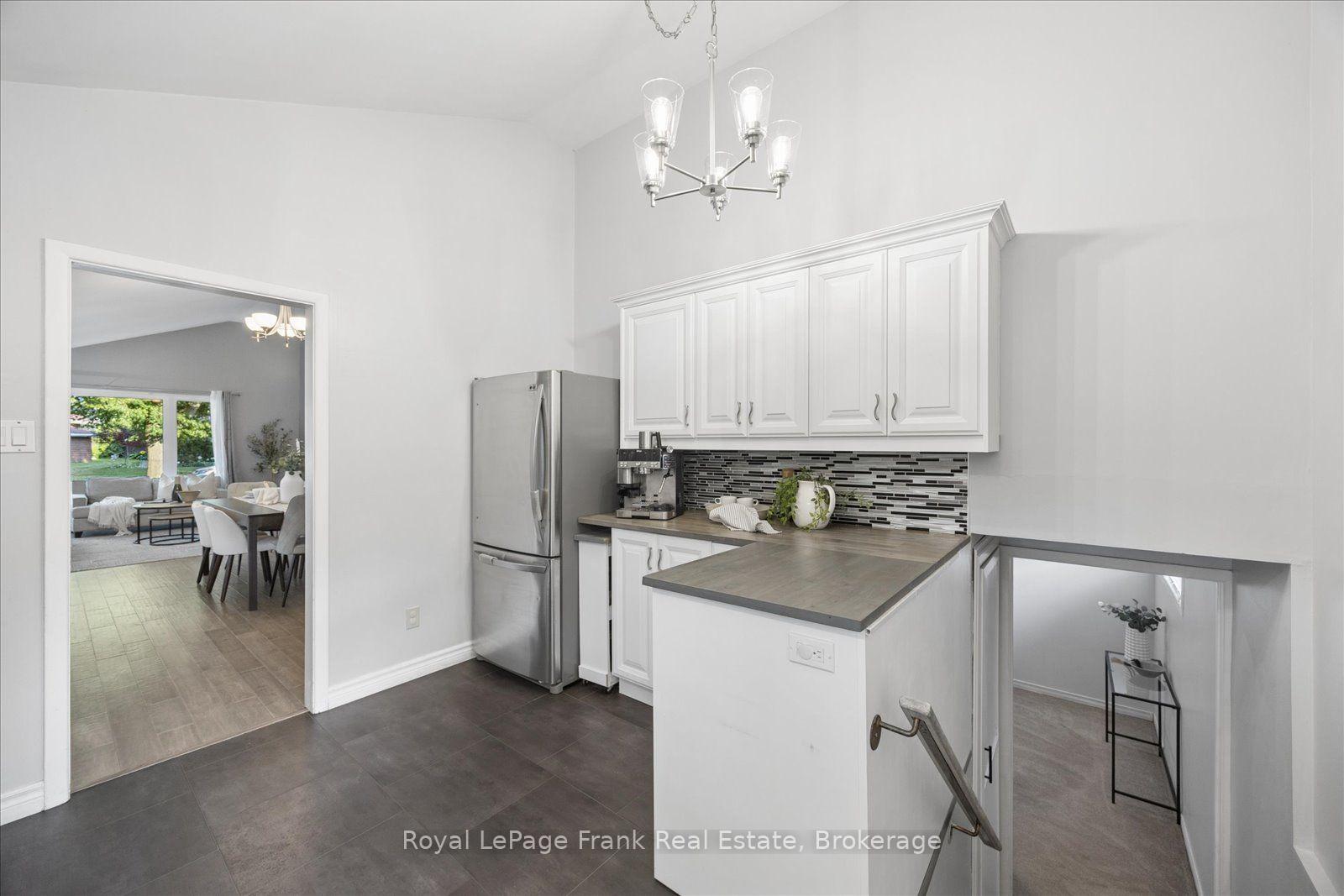 Photo 16 of 2 Rosswood Crescent, Scarborough, Bendale — HOMEH