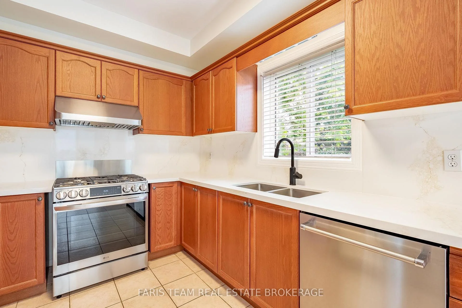 Photo 15 of 1948 Emerald Court, Innisfil, Alcona — HOMEH