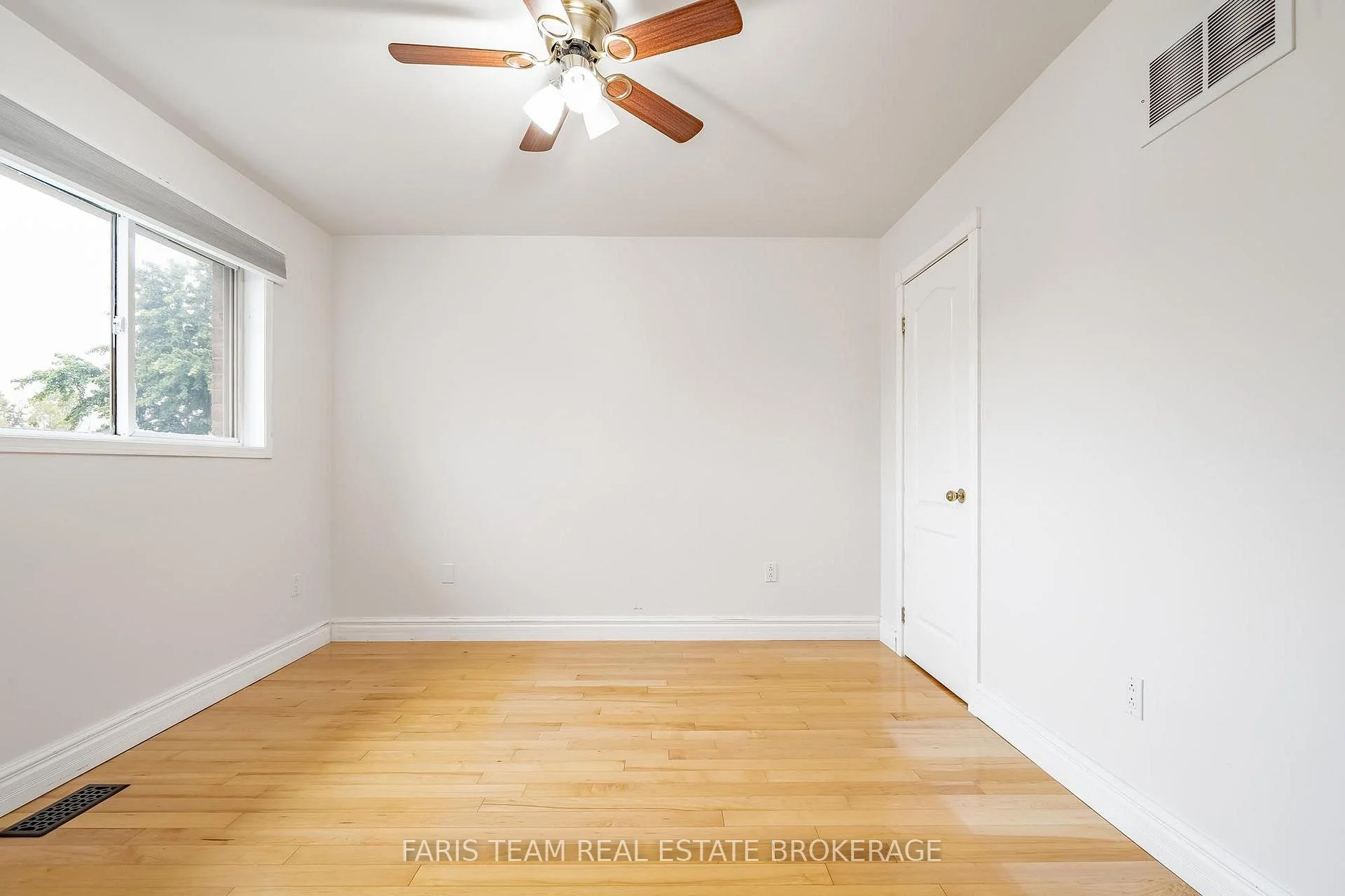 Photo 63 of 1948 Emerald Court, Innisfil, Alcona — HOMEH