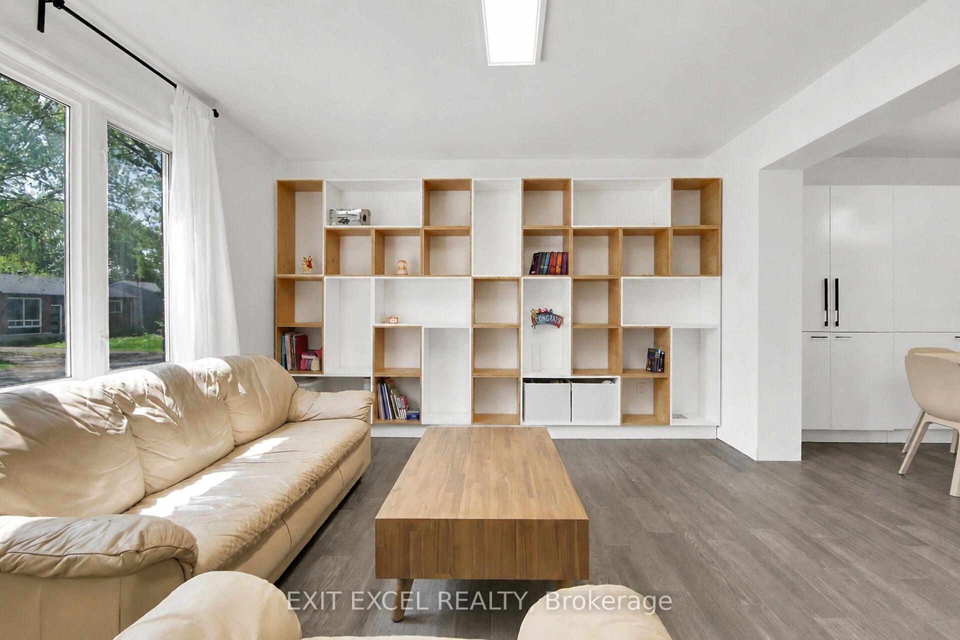 Photo 2 of 25 Uxbridge Crescent, Ottawa, Kanata - Glencairn/Hazeldean — HOMEH
