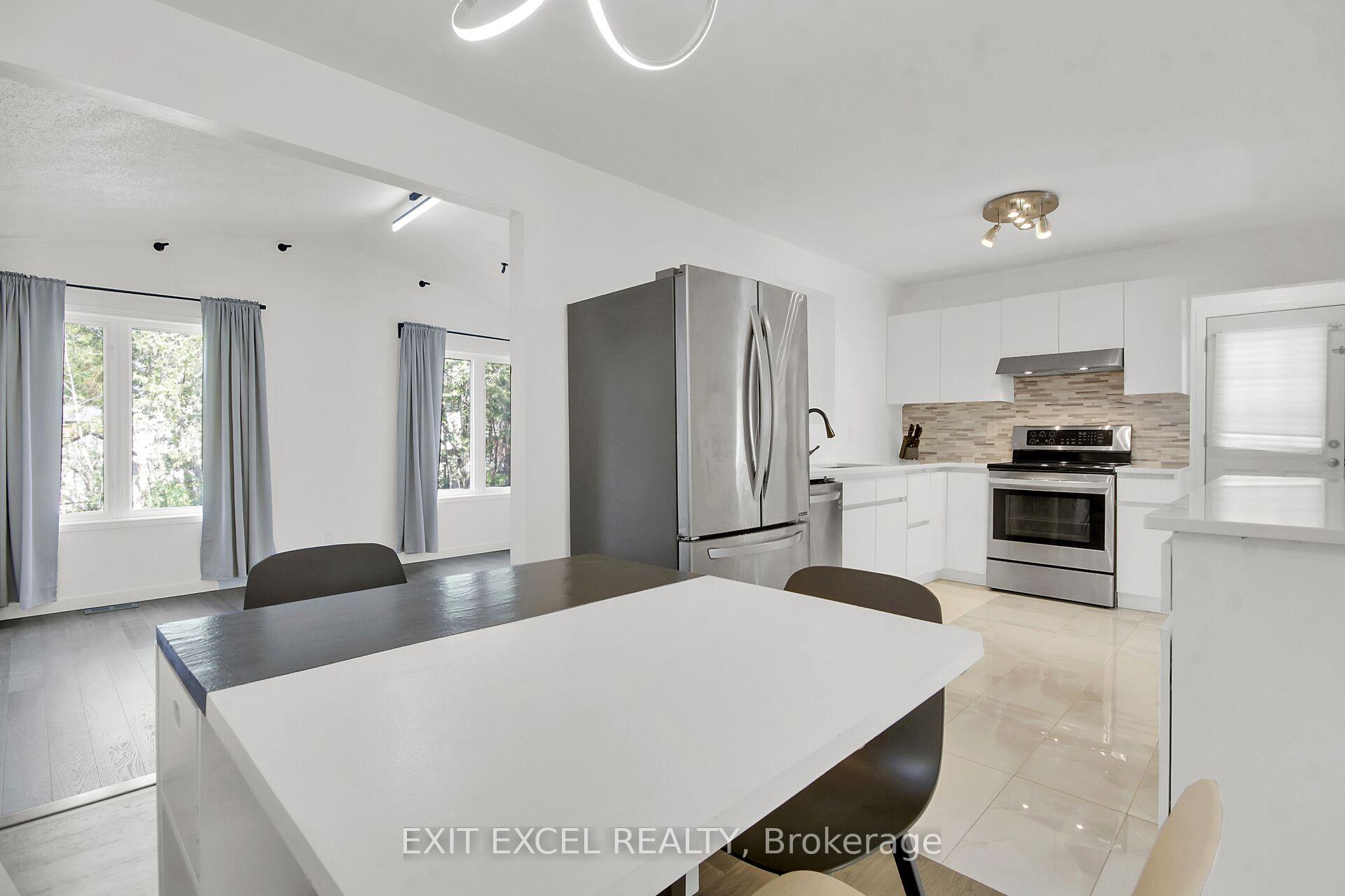 Photo 6 of 25 Uxbridge Crescent, Ottawa, Kanata - Glencairn/Hazeldean — HOMEH
