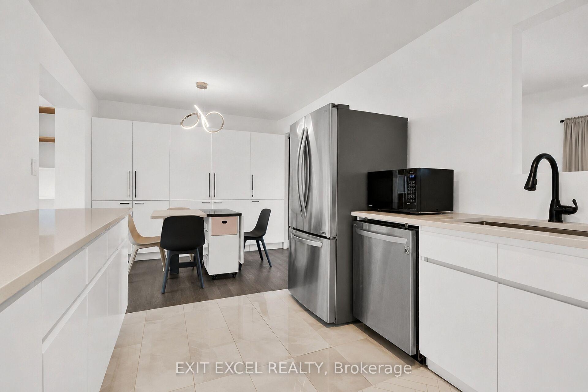 Photo 7 of 25 Uxbridge Crescent, Ottawa, Kanata - Glencairn/Hazeldean — HOMEH