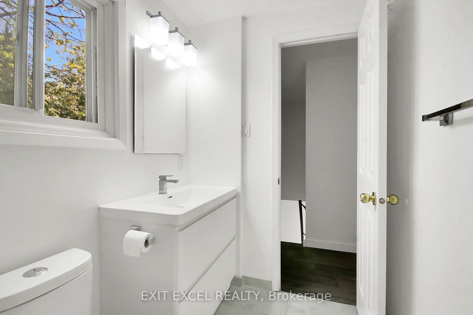 Photo 13 of 25 Uxbridge Crescent, Ottawa, Kanata - Glencairn/Hazeldean — HOMEH