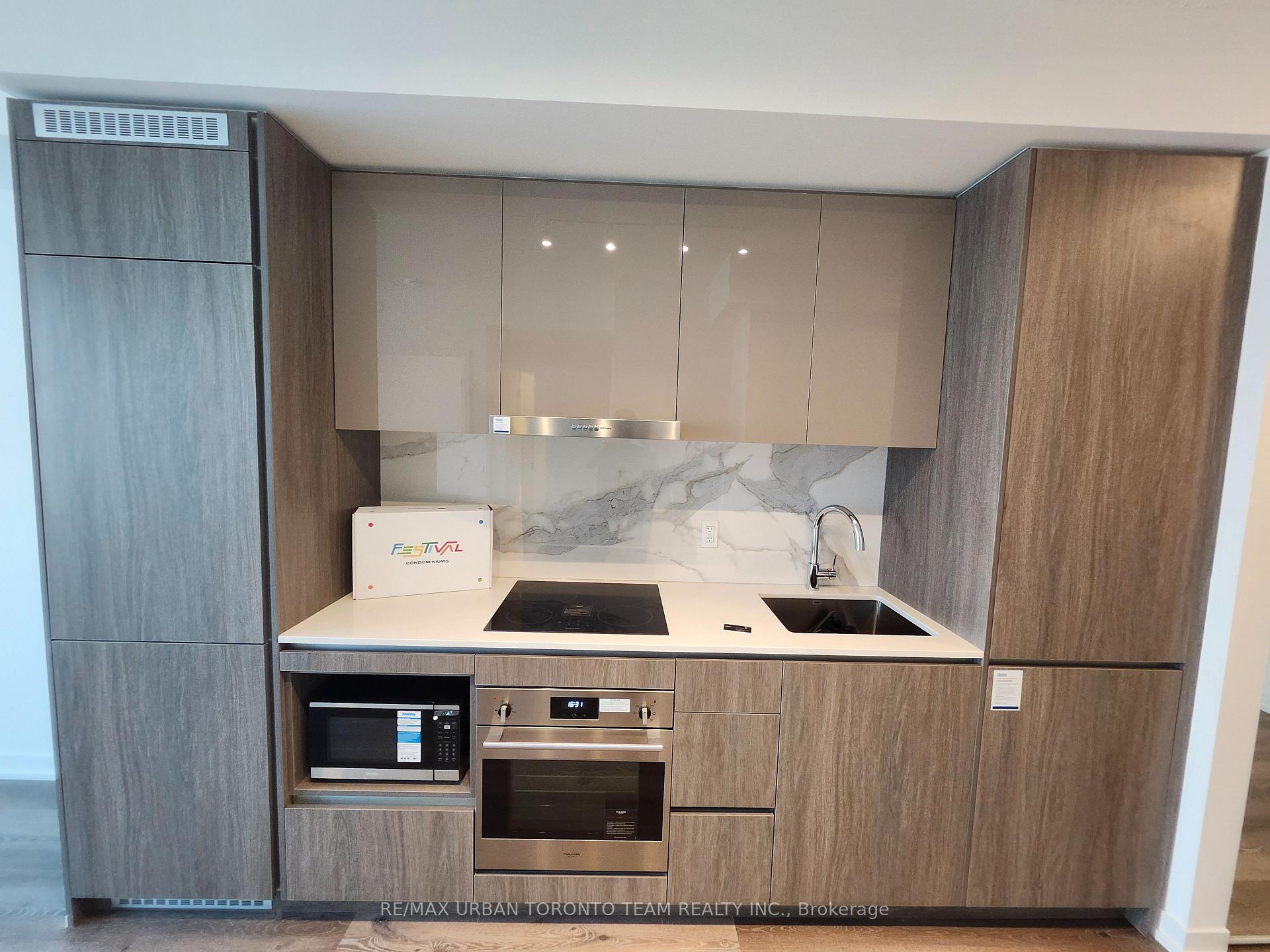 Photo 4 of Unit 2508, 28 Interchange Way, Vaughan, Vaughan Corporate Centre — HOMEH