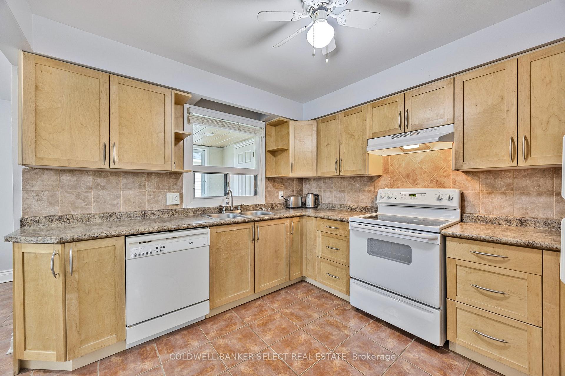 Photo 26 of 77-79 Baker Street, Wasaga Beach — HOMEH