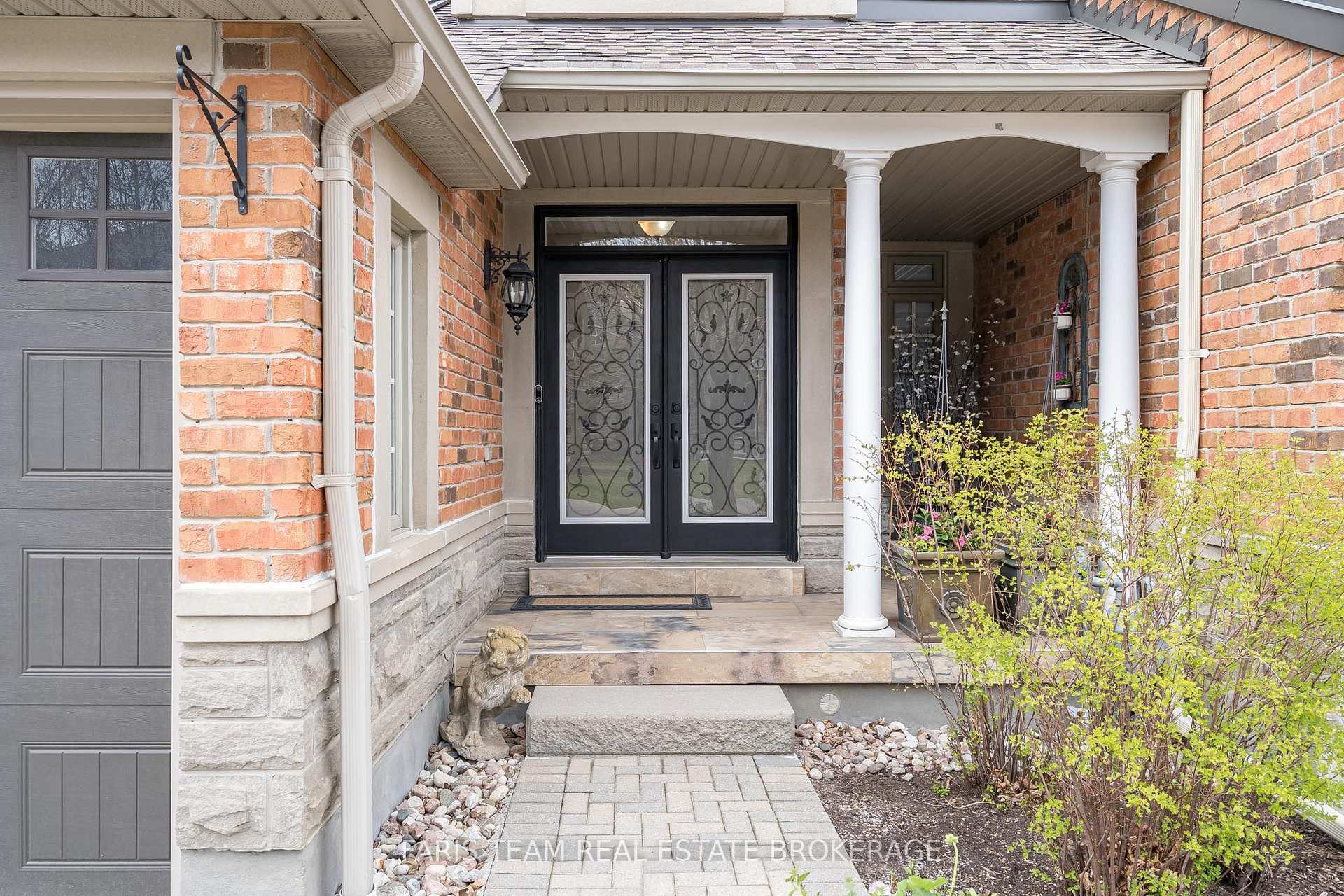 Photo 4 of 10 Wilton Trail, Aurora, Aurora Estates — HOMEH