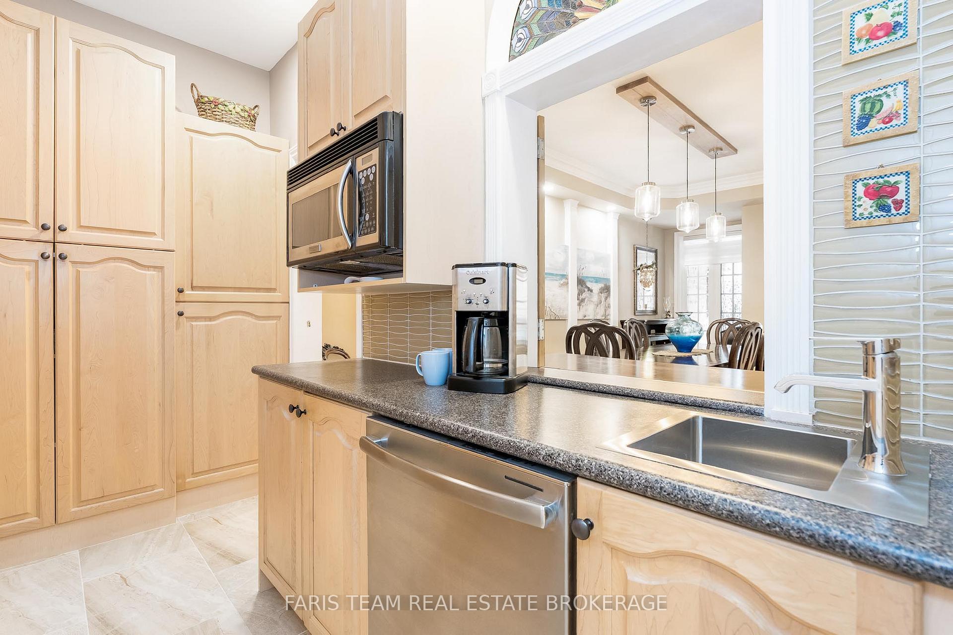 Photo 13 of 10 Wilton Trail, Aurora, Aurora Estates — HOMEH