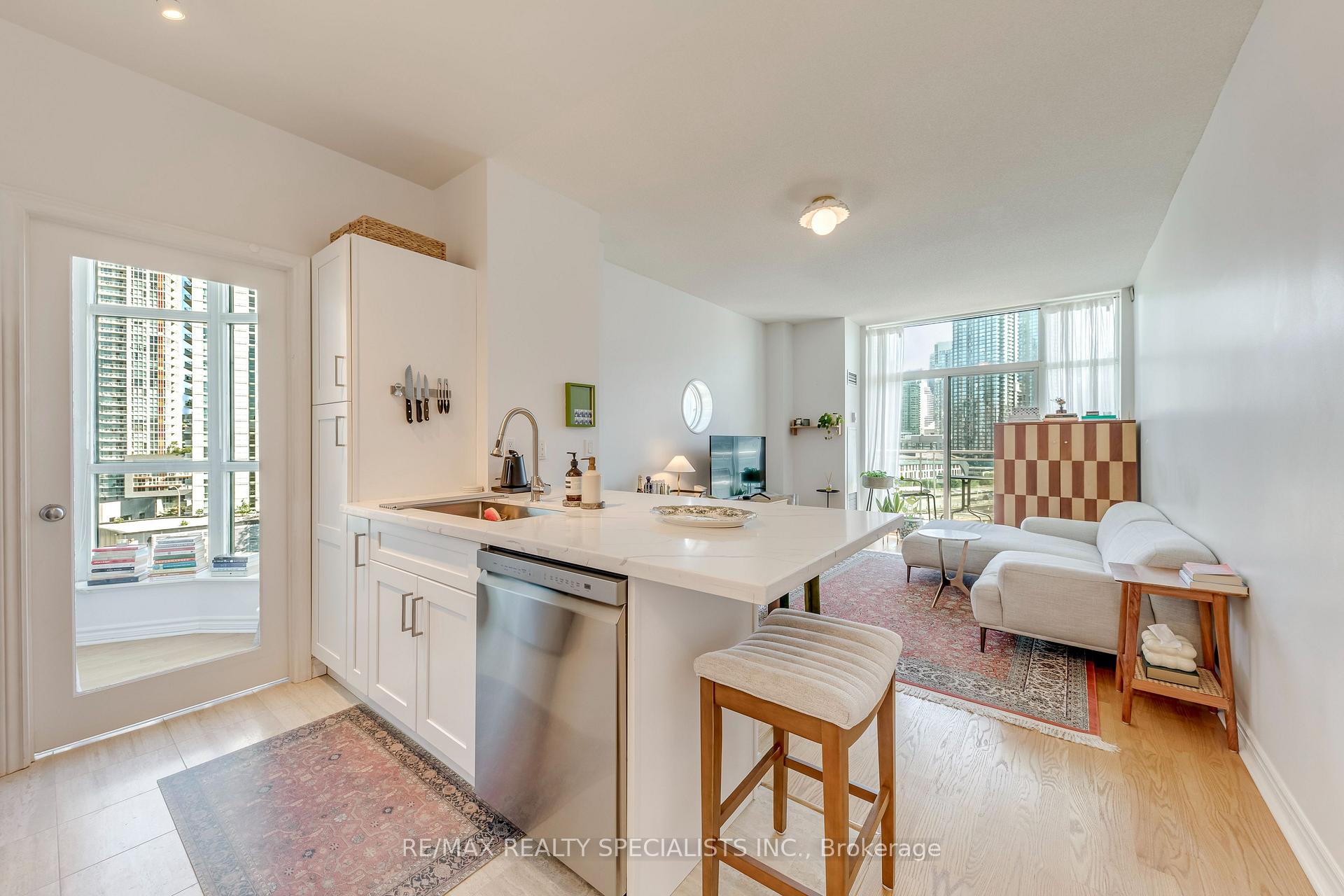 Photo 2 of Unit PH03, 600 Queens Quay W, Toronto, Waterfront Communities — HOMEH