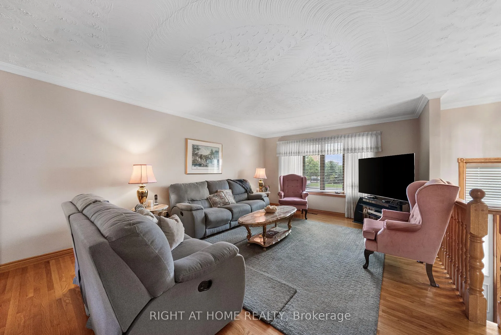 Photo 3 of 592 Taunton Road W, Oshawa, Northwood — HOMEH