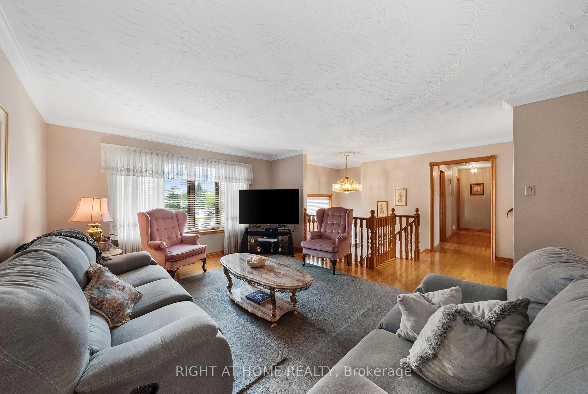 Photo 4 of 592 Taunton Road W, Oshawa, Northwood — HOMEH