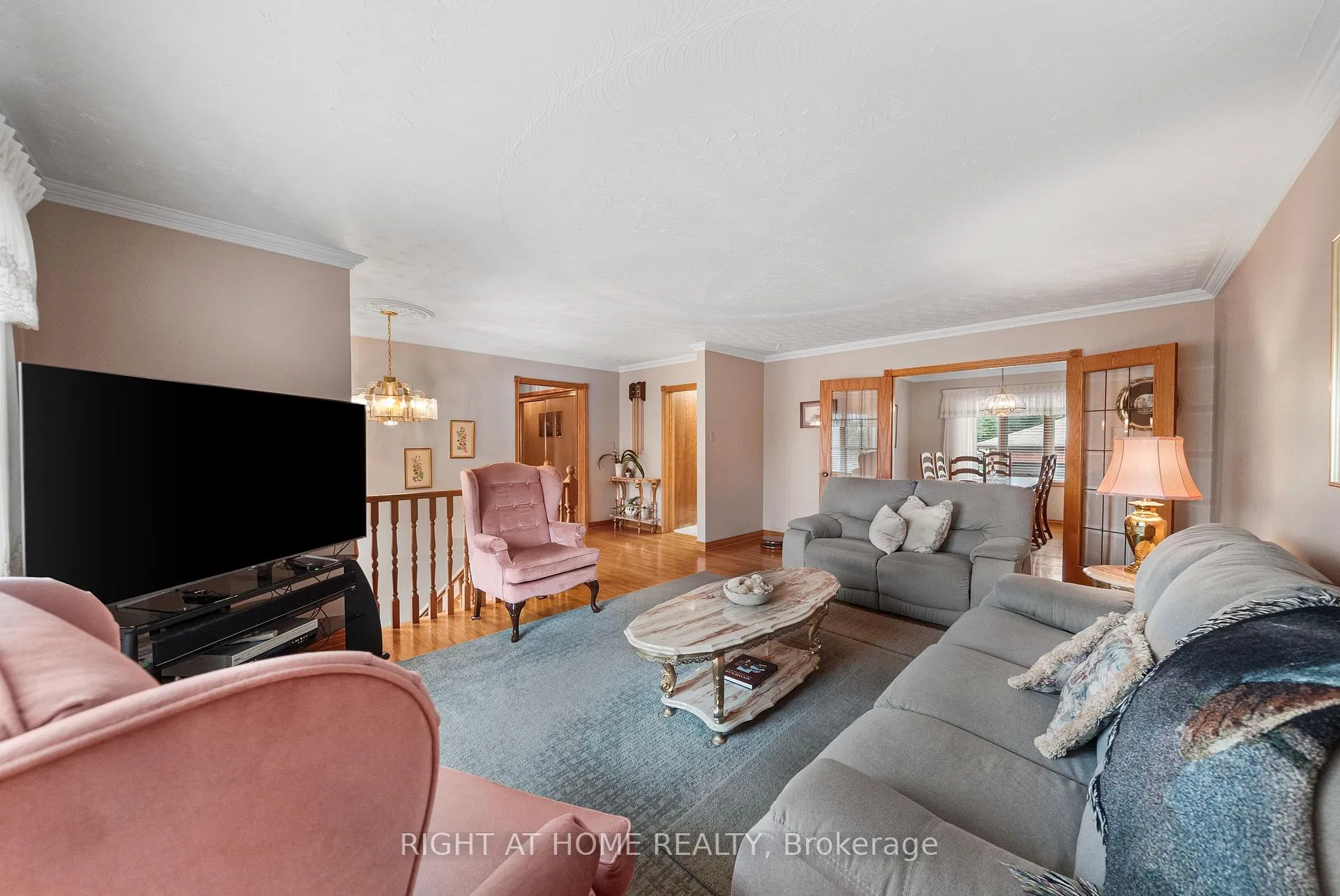 Photo 6 of 592 Taunton Road W, Oshawa, Northwood — HOMEH