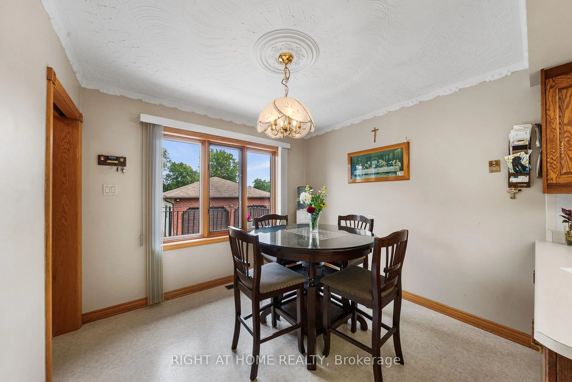 Photo 10 of 592 Taunton Road W, Oshawa, Northwood — HOMEH