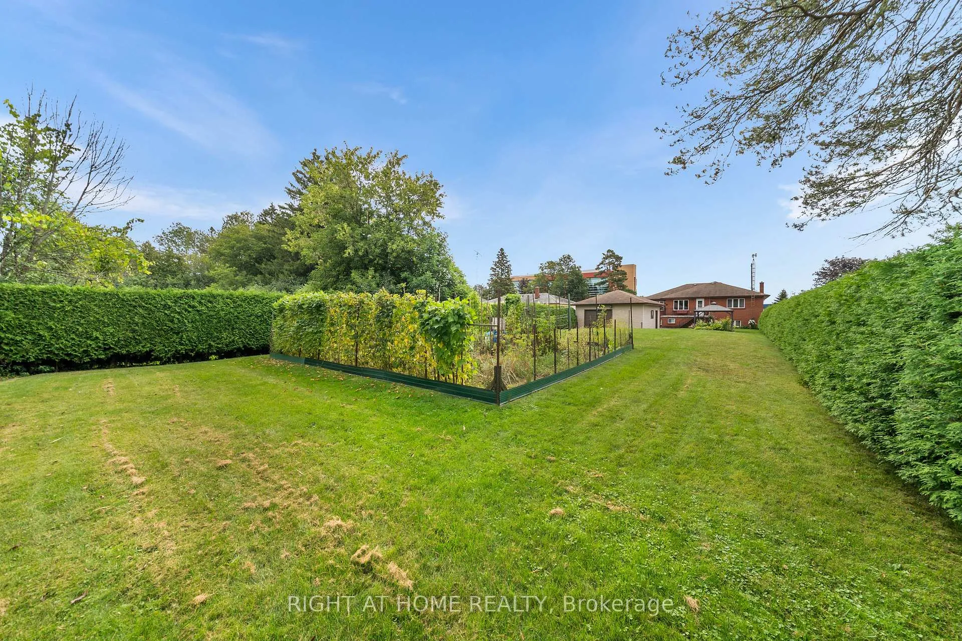 Photo 16 of 592 Taunton Road W, Oshawa, Northwood — HOMEH