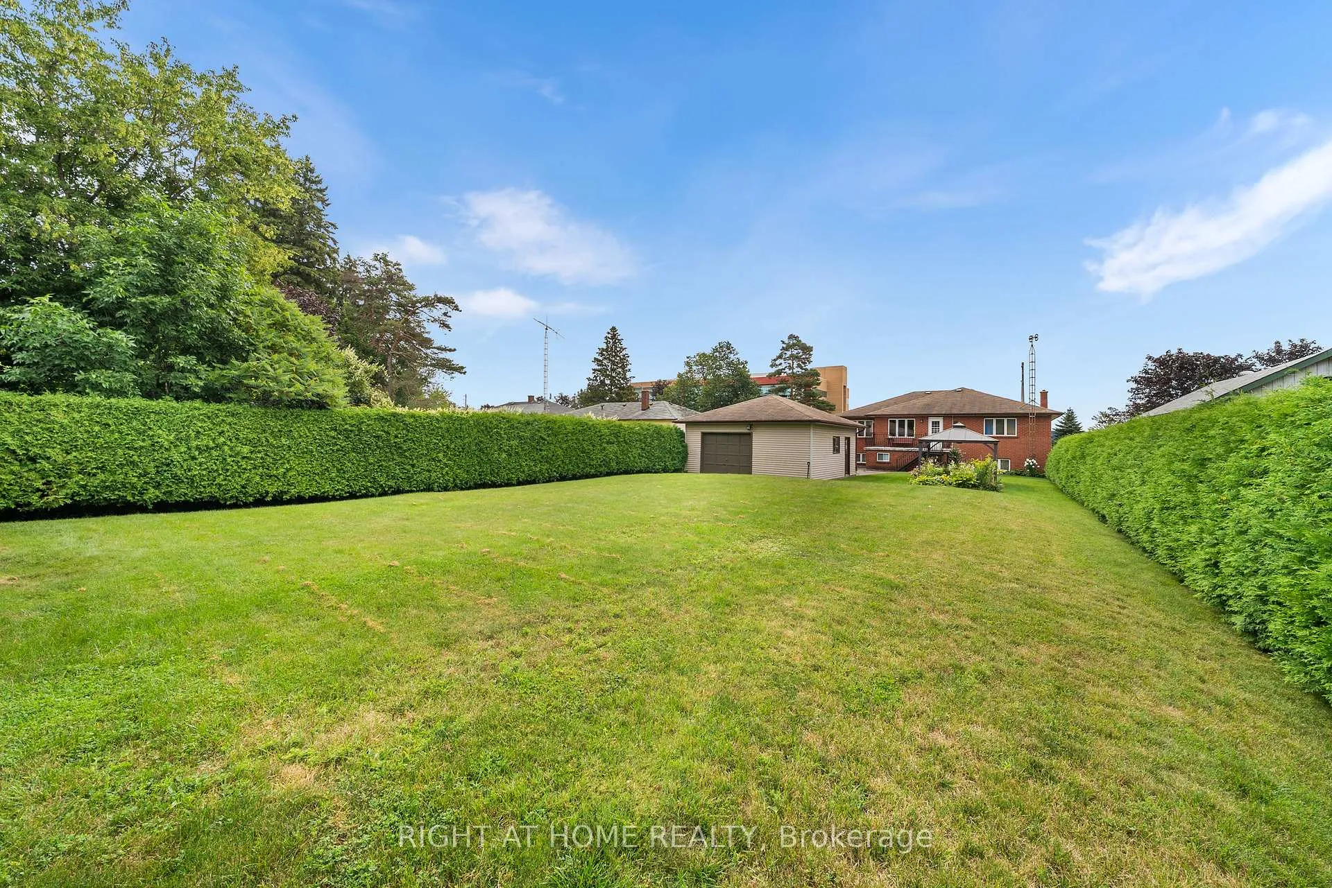 Photo 17 of 592 Taunton Road W, Oshawa, Northwood — HOMEH