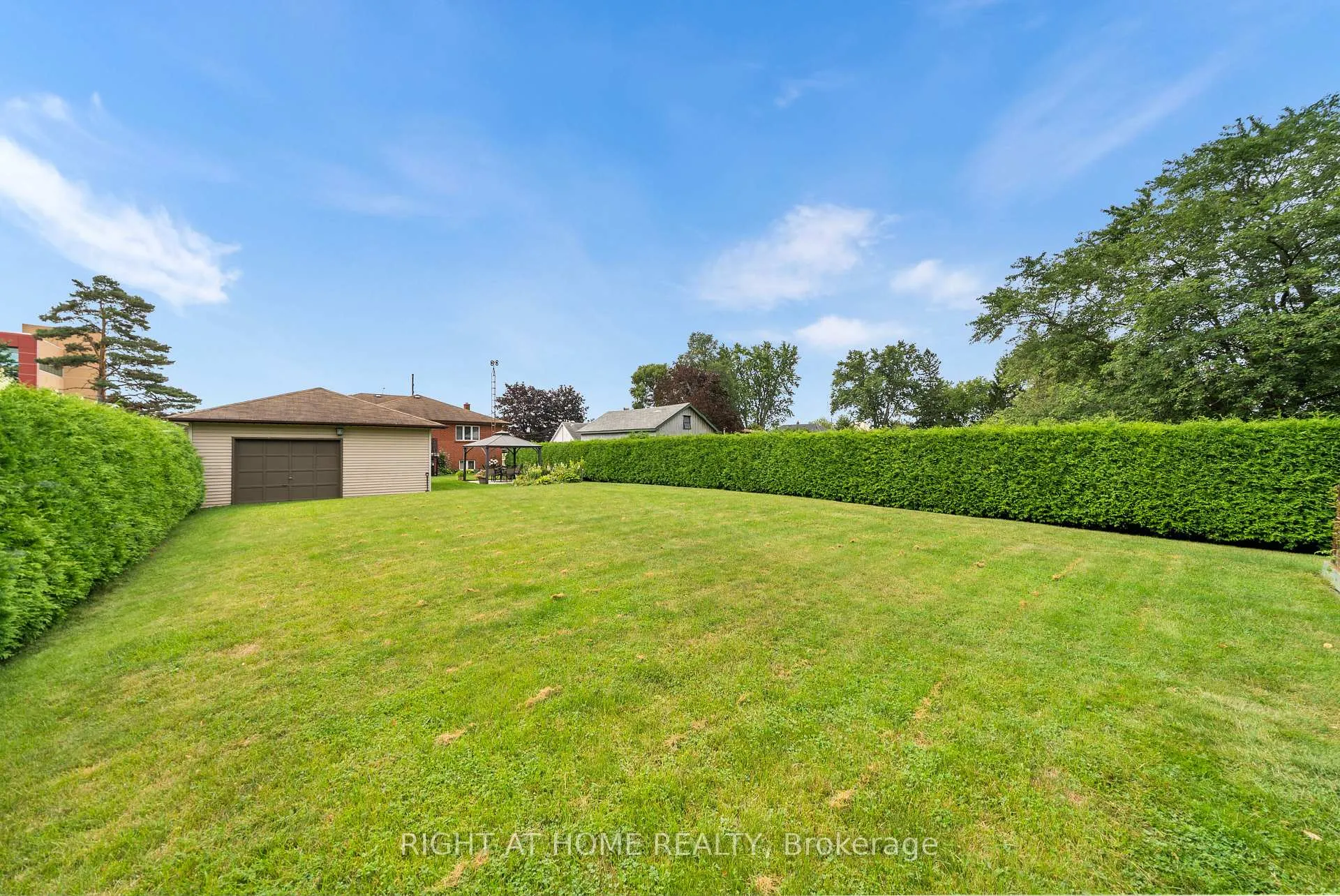 Photo 18 of 592 Taunton Road W, Oshawa, Northwood — HOMEH