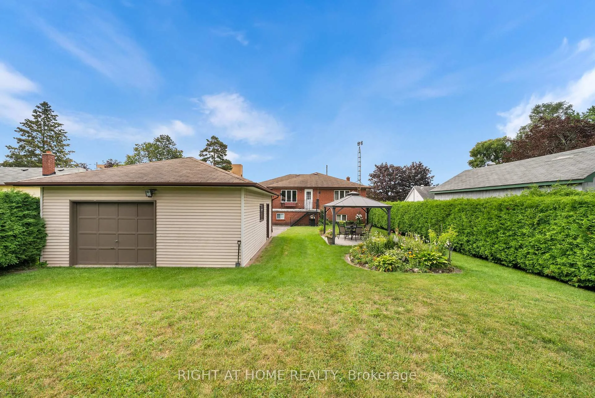 Photo 19 of 592 Taunton Road W, Oshawa, Northwood — HOMEH