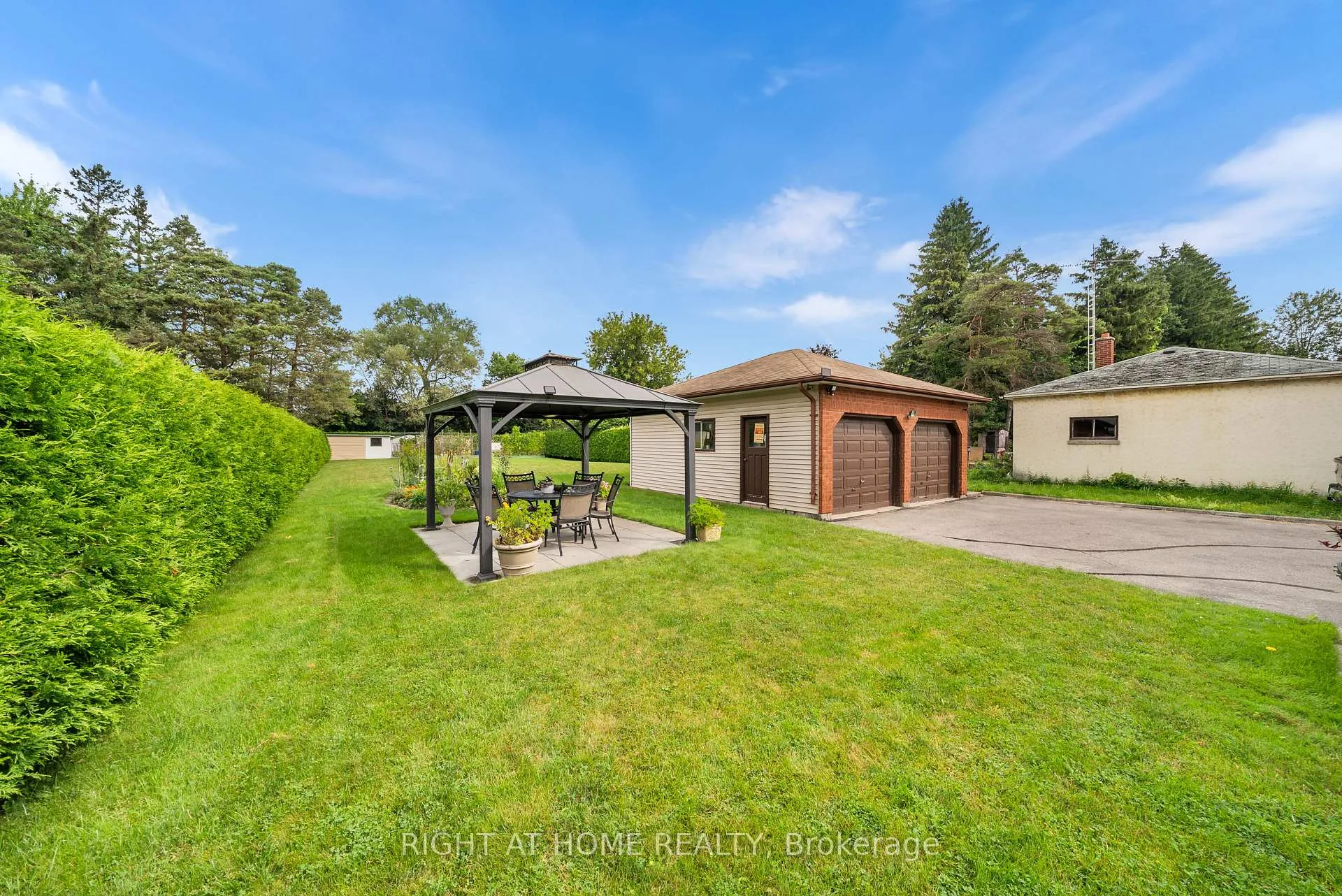 Photo 21 of 592 Taunton Road W, Oshawa, Northwood — HOMEH