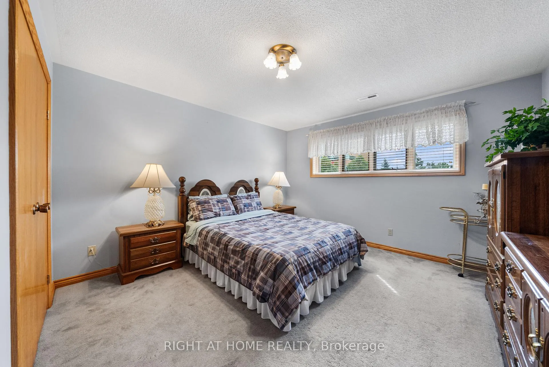 Photo 32 of 592 Taunton Road W, Oshawa, Northwood — HOMEH