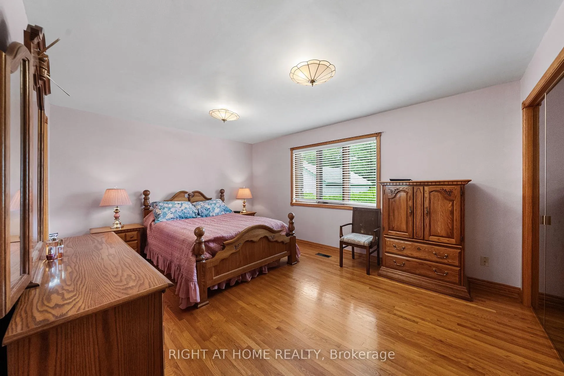 Photo 35 of 592 Taunton Road W, Oshawa, Northwood — HOMEH