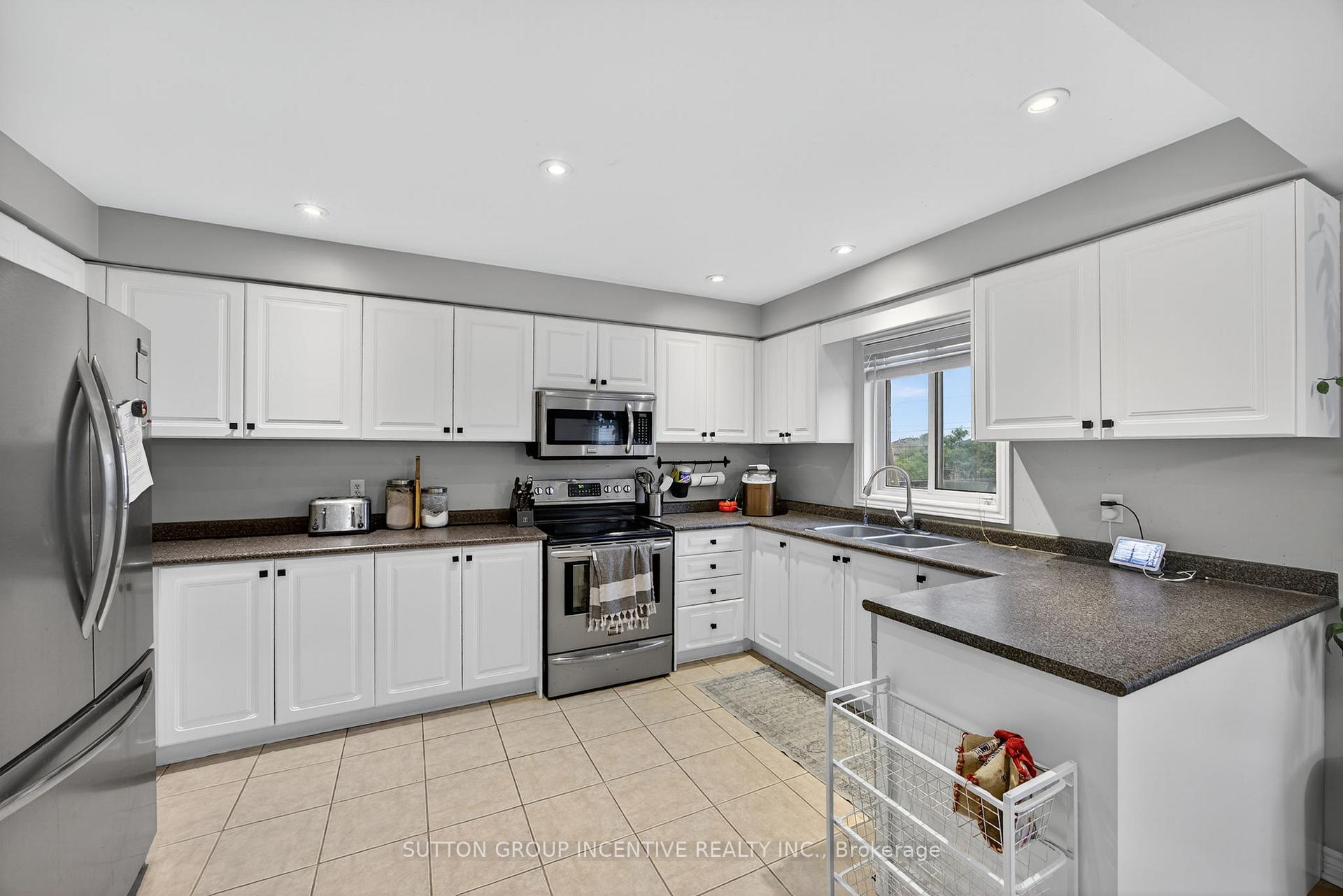 Photo 7 of 4 Dunnett Drive, Barrie, Ardagh — HOMEH