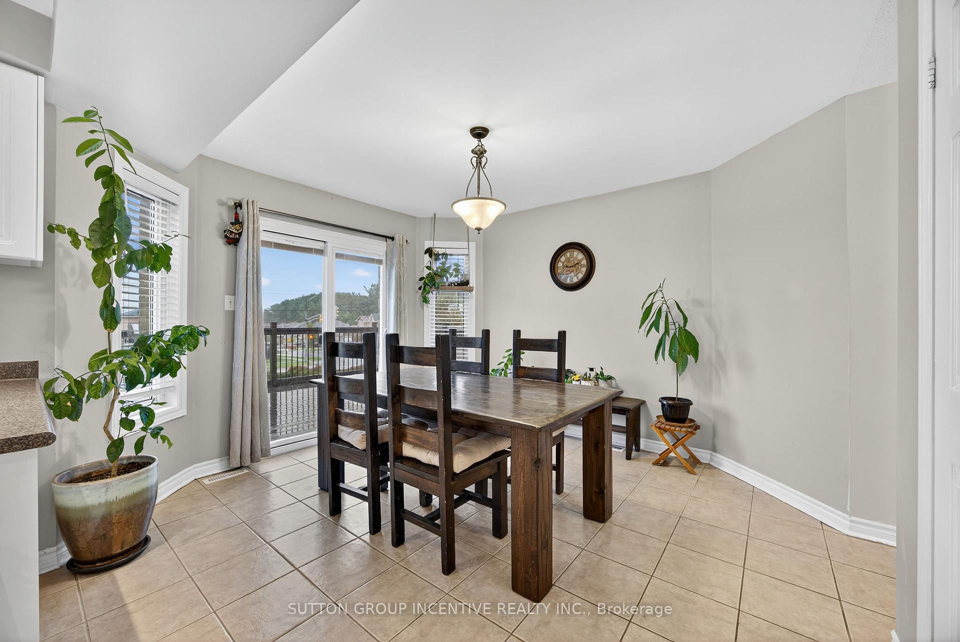 Photo 9 of 4 Dunnett Drive, Barrie, Ardagh — HOMEH