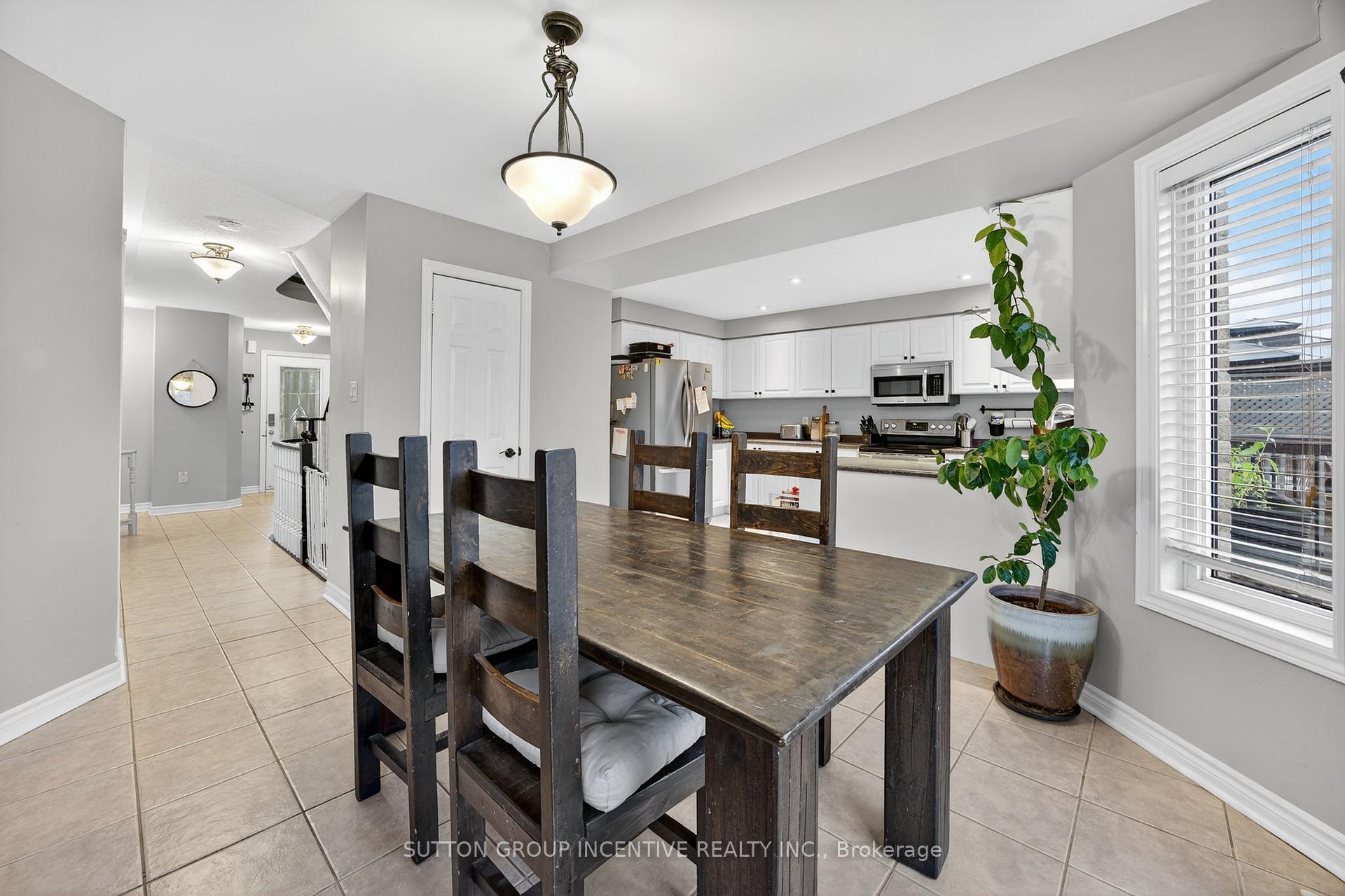 Photo 10 of 4 Dunnett Drive, Barrie, Ardagh — HOMEH