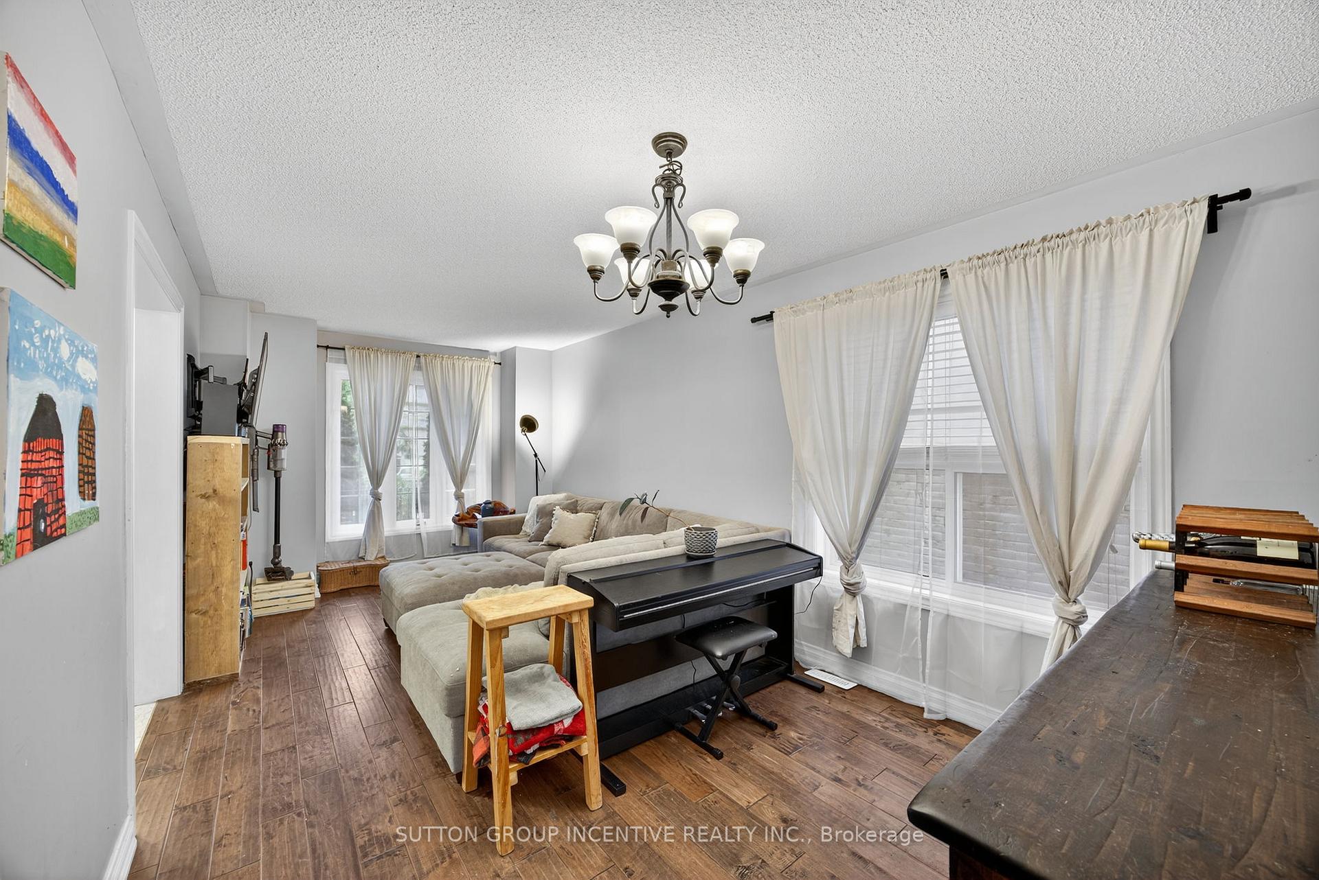 Photo 11 of 4 Dunnett Drive, Barrie, Ardagh — HOMEH