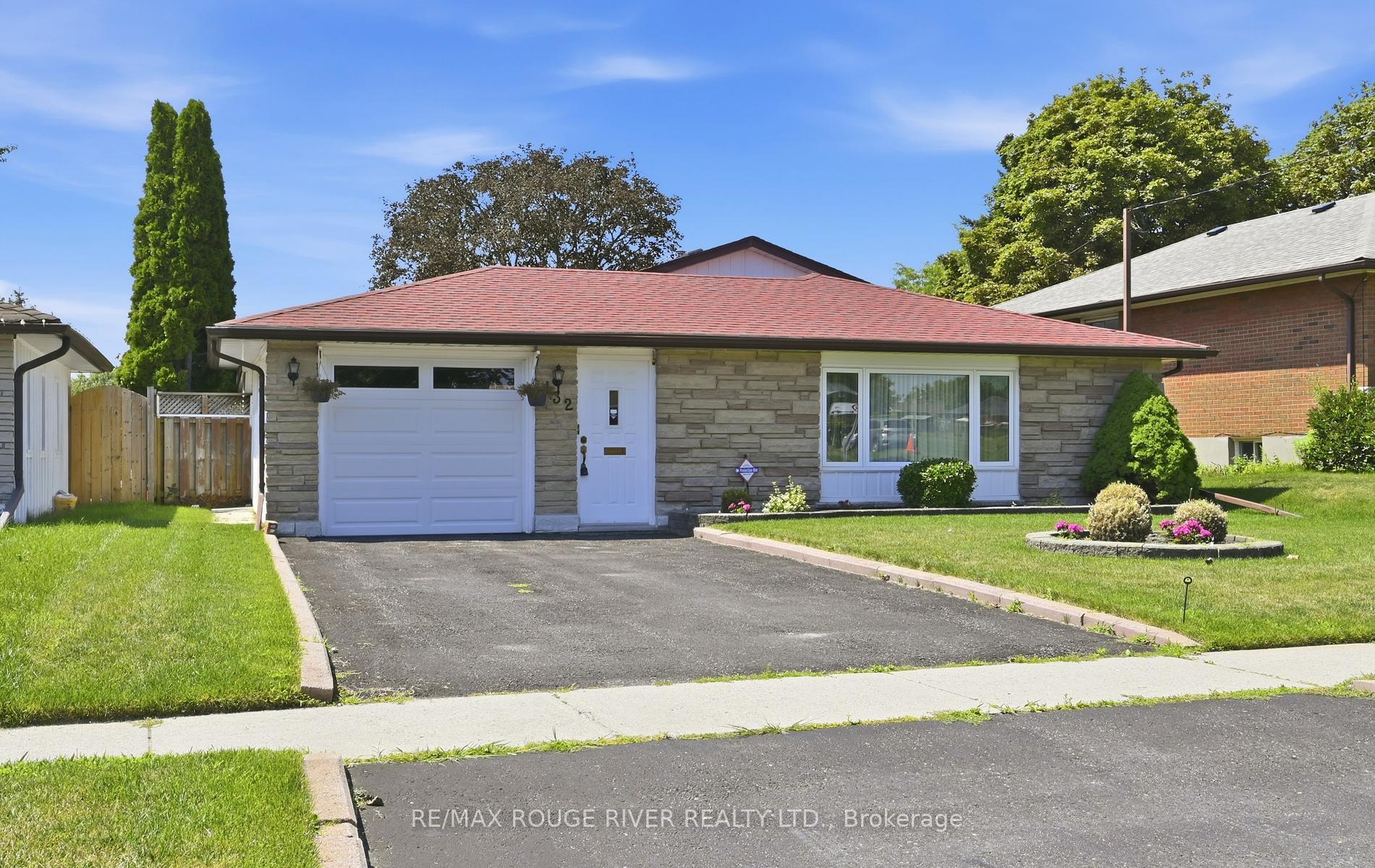 Photo 2 of 132 Athabasca Street, Oshawa, Donevan — HOMEH
