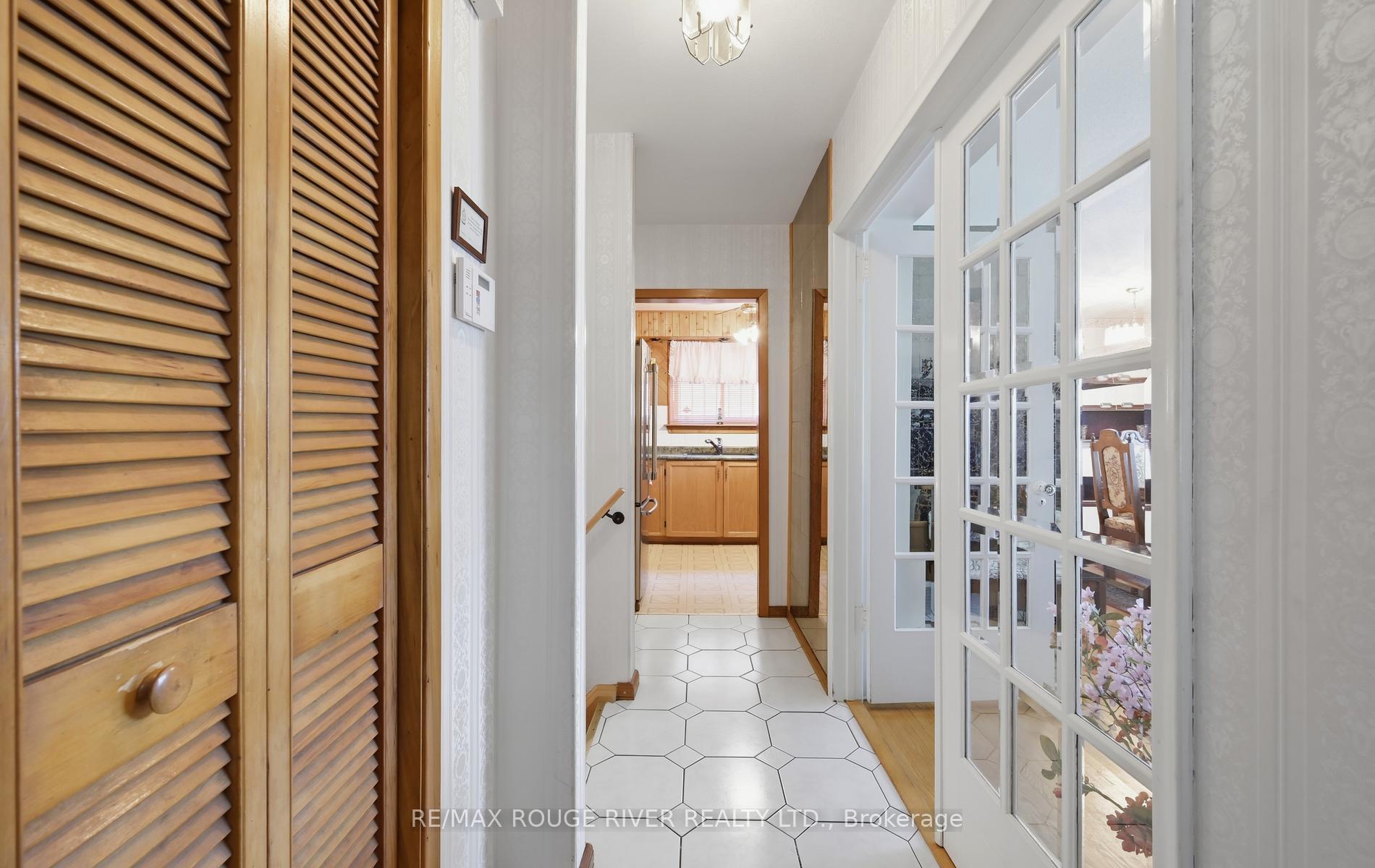Photo 3 of 132 Athabasca Street, Oshawa, Donevan — HOMEH